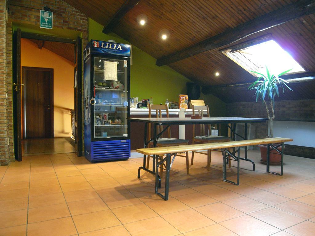 Hostel California Milan Bagian luar foto