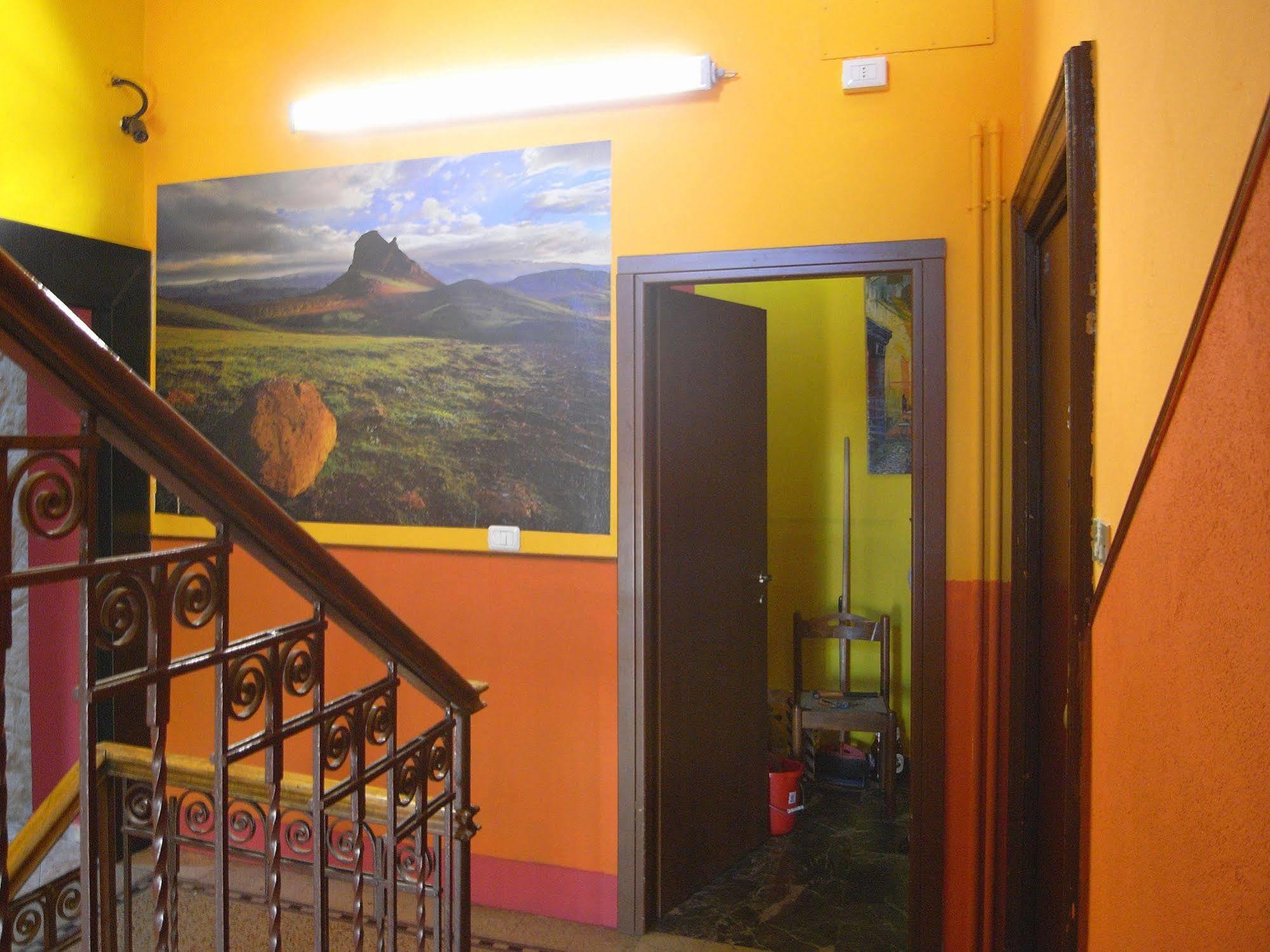 Hostel California Milan Bagian luar foto
