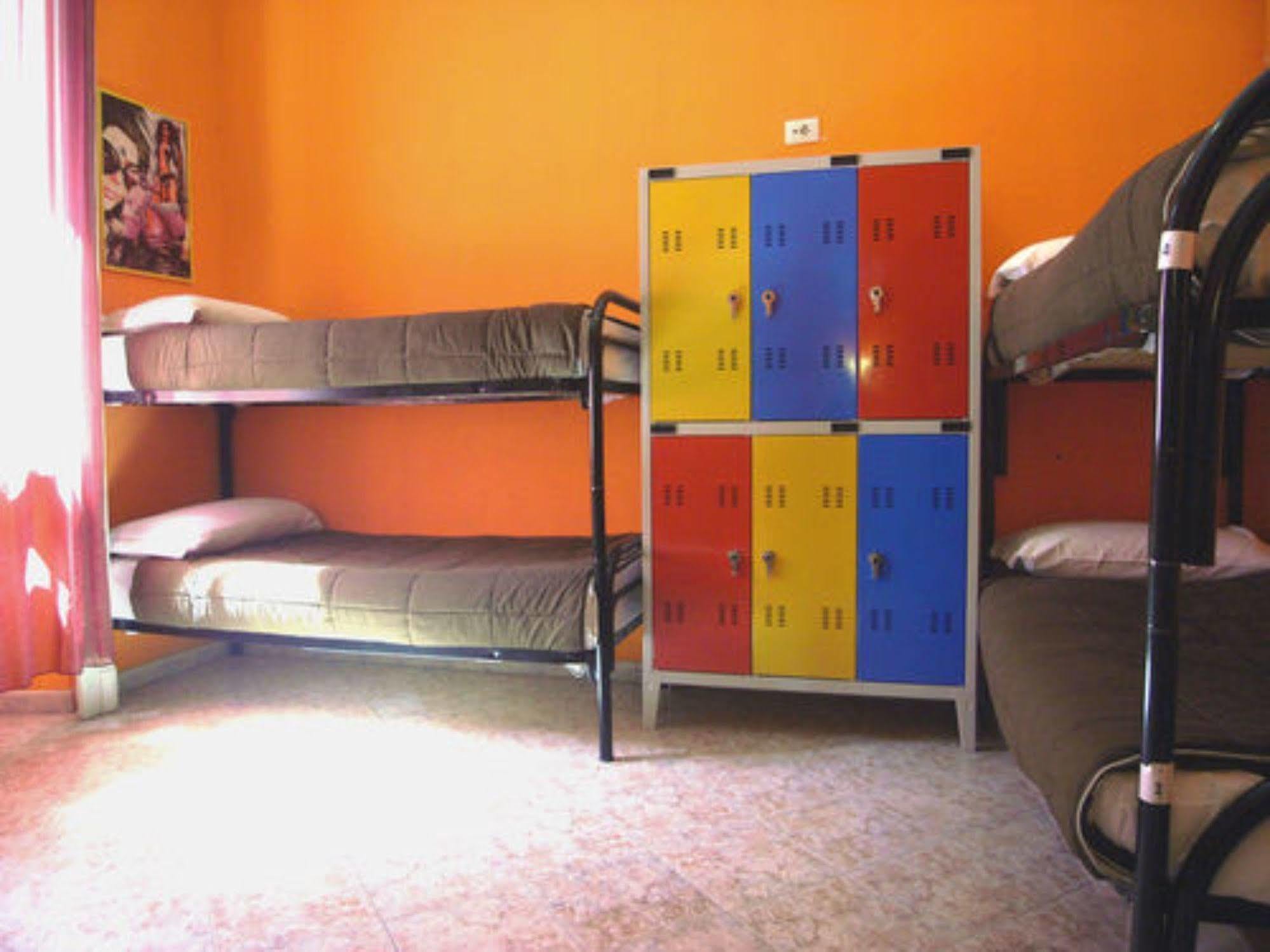 Hostel California Milan Bagian luar foto