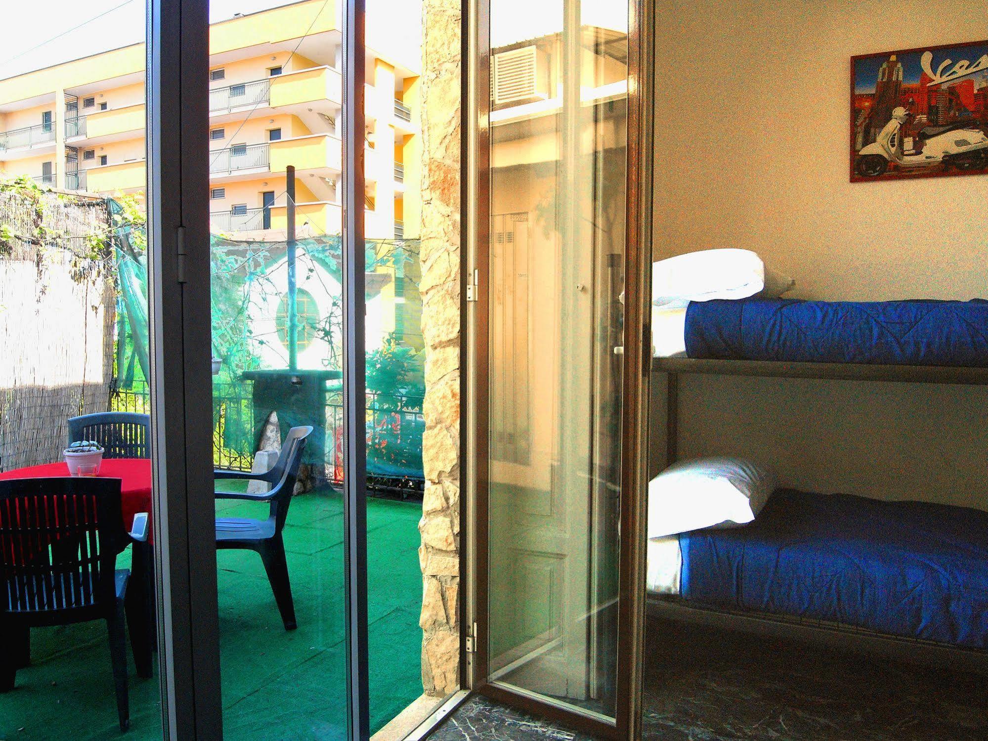 Hostel California Milan Bagian luar foto