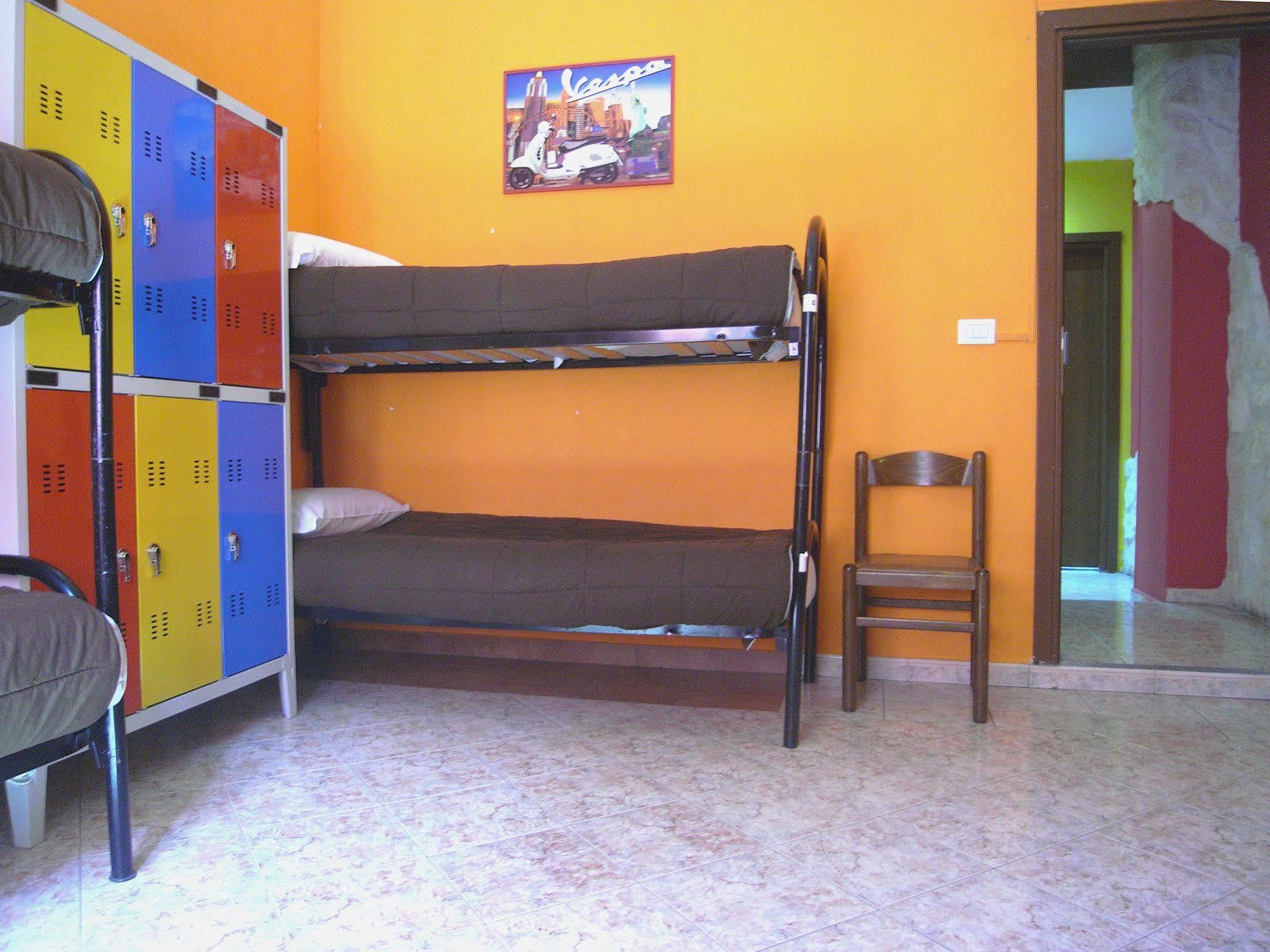 Hostel California Milan Bagian luar foto