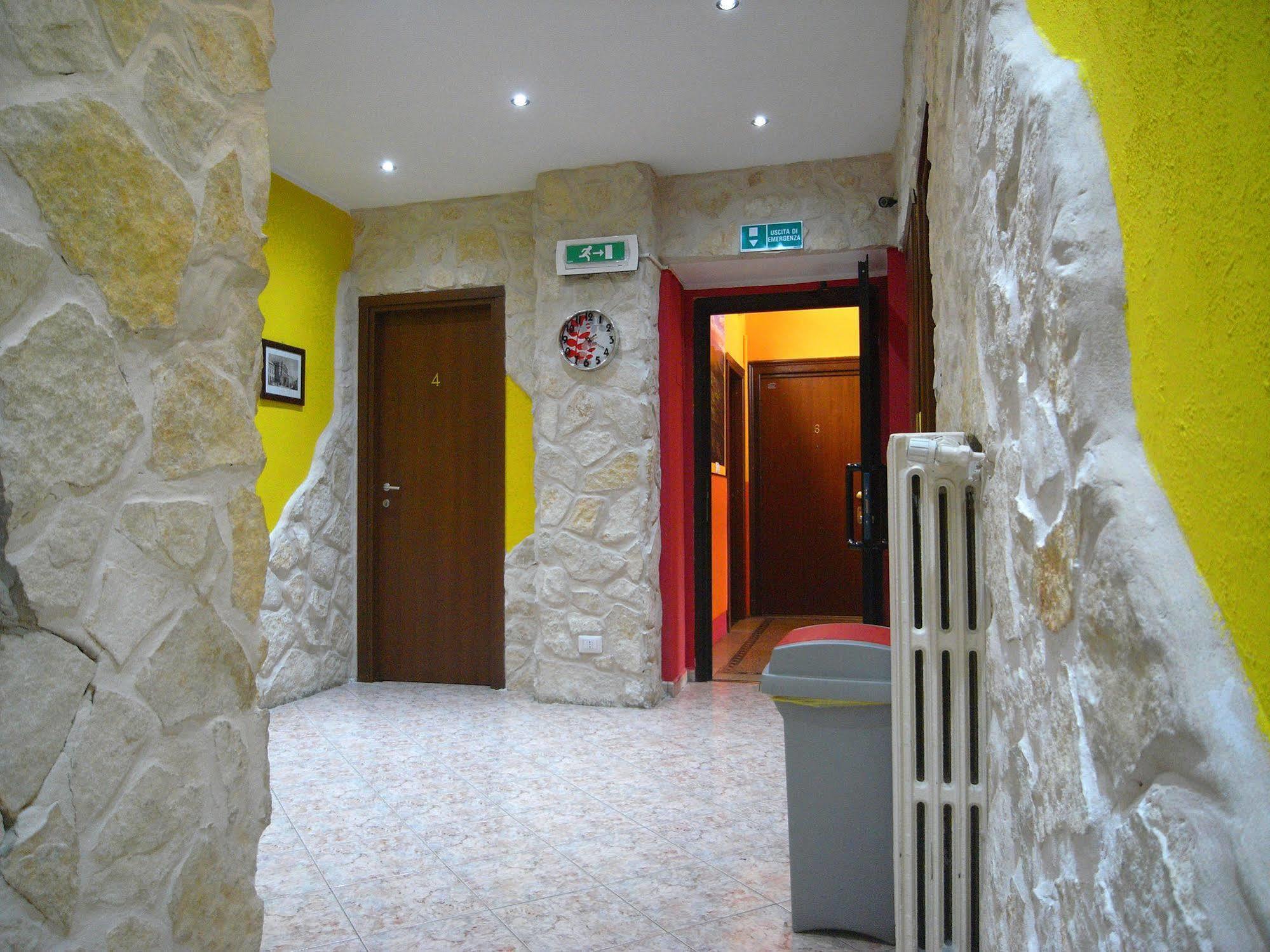 Hostel California Milan Bagian luar foto