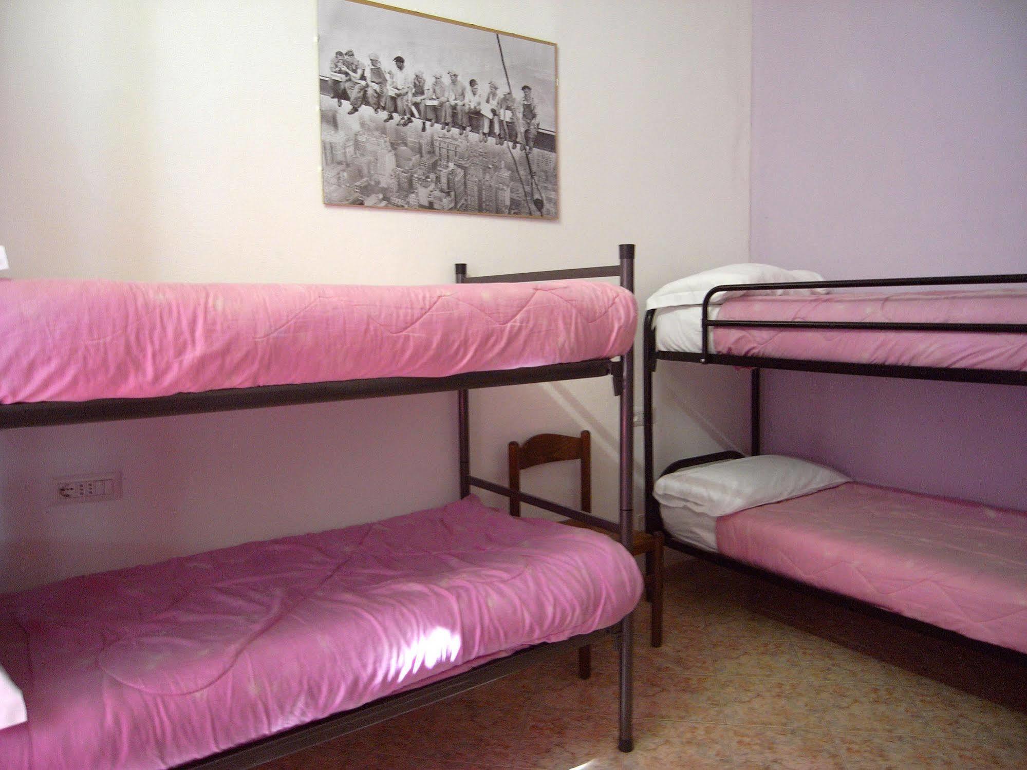 Hostel California Milan Bagian luar foto