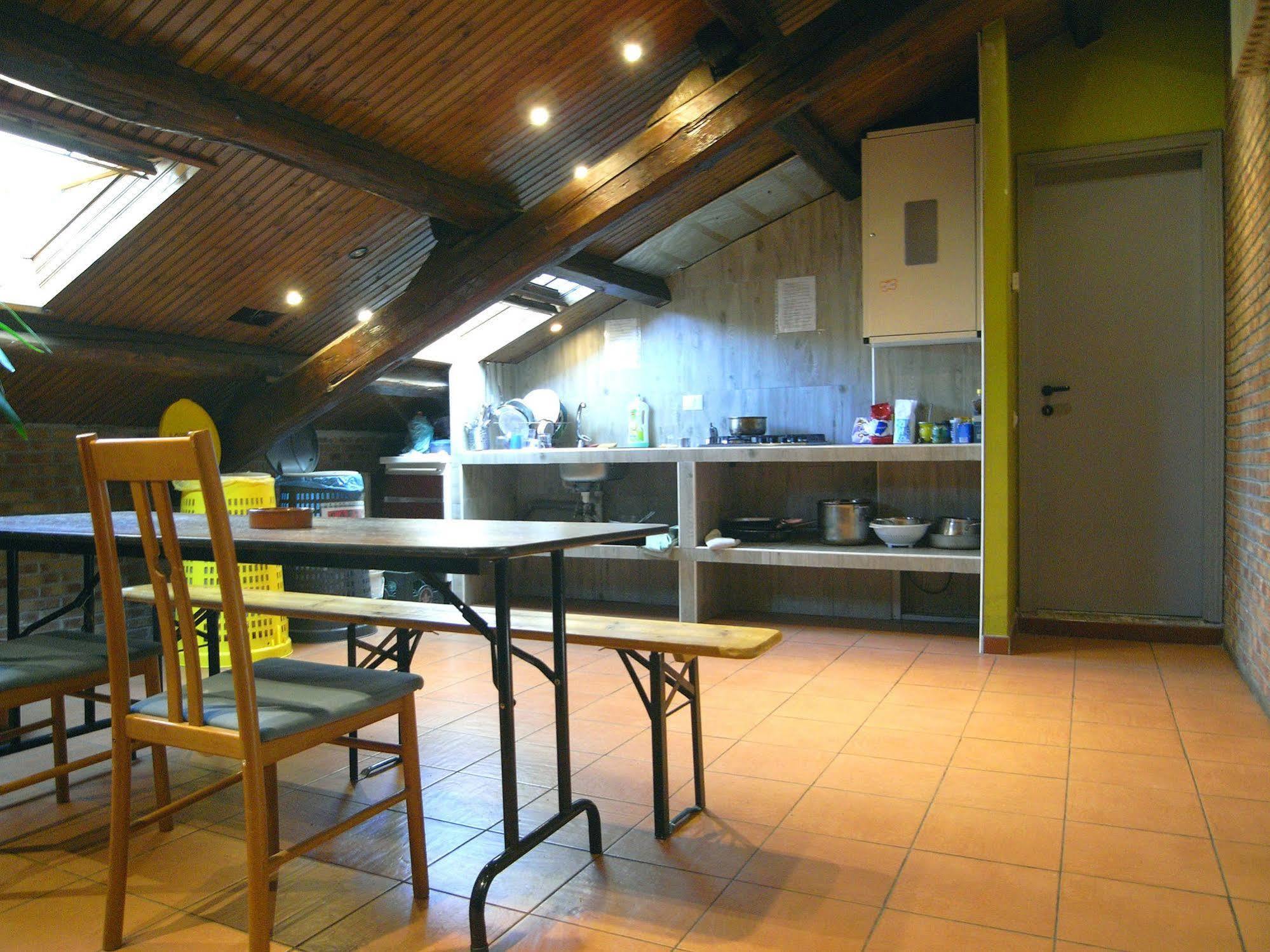 Hostel California Milan Bagian luar foto