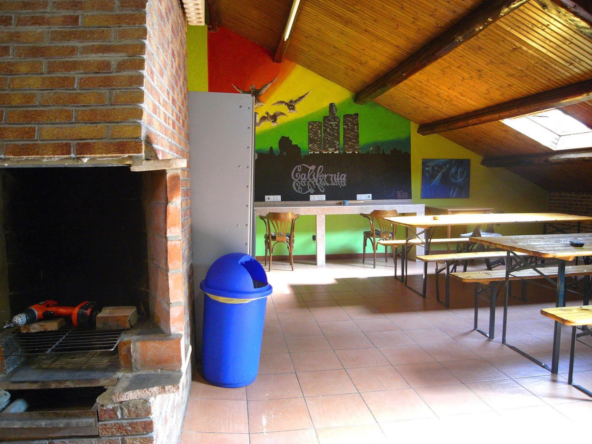 Hostel California Milan Bagian luar foto