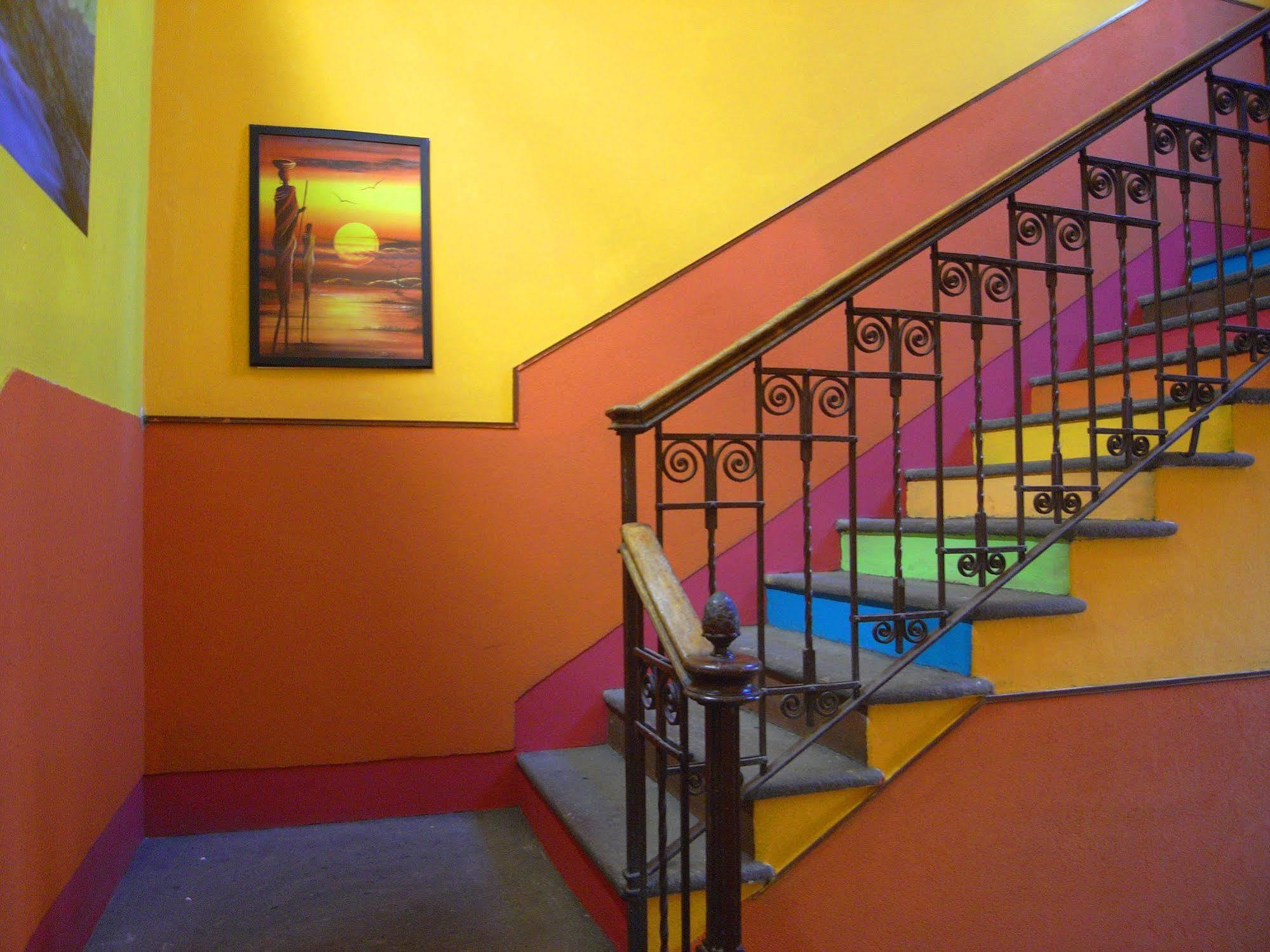 Hostel California Milan Bagian luar foto