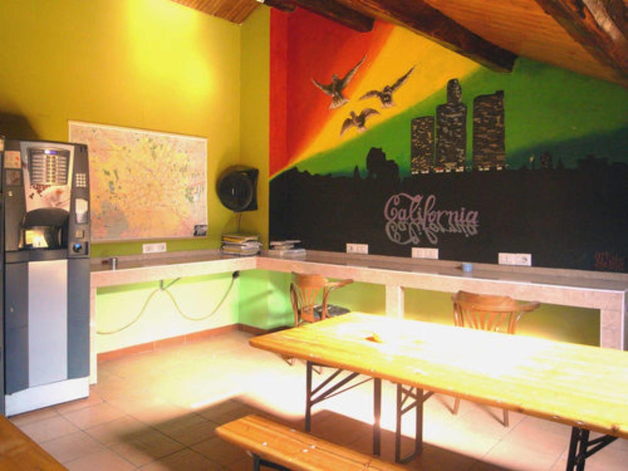 Hostel California Milan Bagian luar foto